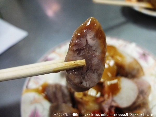 上讚肉圓大腸粉腸：【美食特搜。屏東市】上讚肉圓。炸肉圓配上招牌粉腸大腸，這樣吃相當perfect