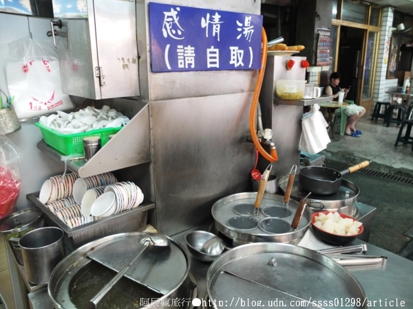 上讚肉圓大腸粉腸：【美食特搜。屏東市】上讚肉圓。炸肉圓配上招牌粉腸大腸，這樣吃相當perfect