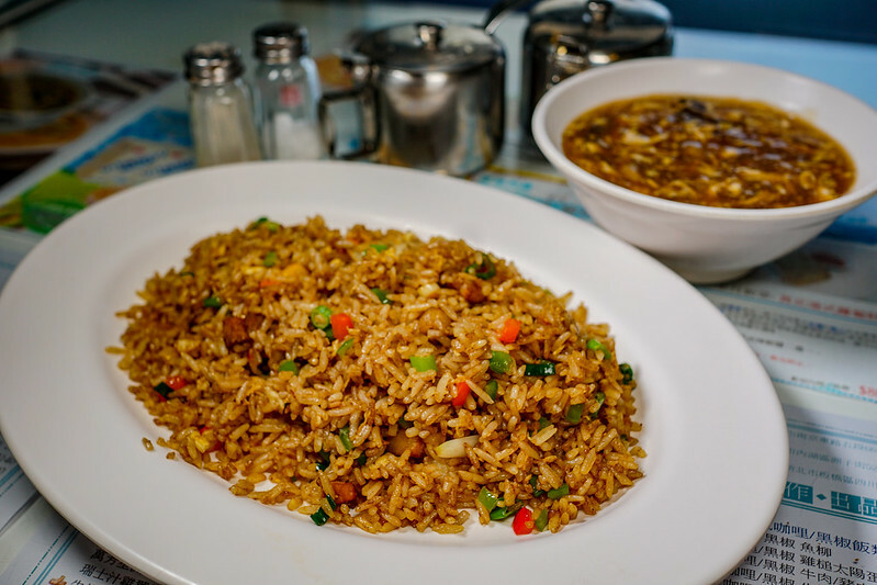南京三民站港式茶餐廳！萬芳冰室正宗港式茶餐廳，必點生炸雞髀與忌廉溝鮮奶。