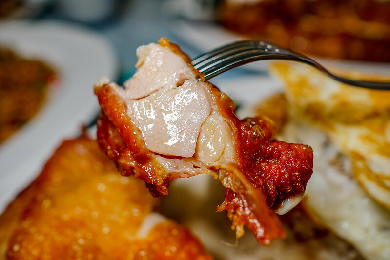 南京三民站港式茶餐廳！萬芳冰室正宗港式茶餐廳，必點生炸雞髀與忌廉溝鮮奶。
