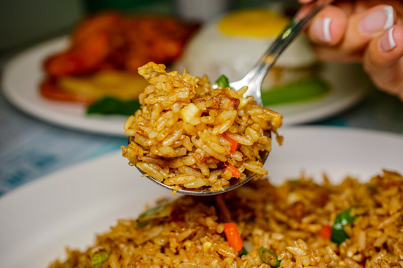 南京三民站港式茶餐廳！萬芳冰室正宗港式茶餐廳，必點生炸雞髀與忌廉溝鮮奶。