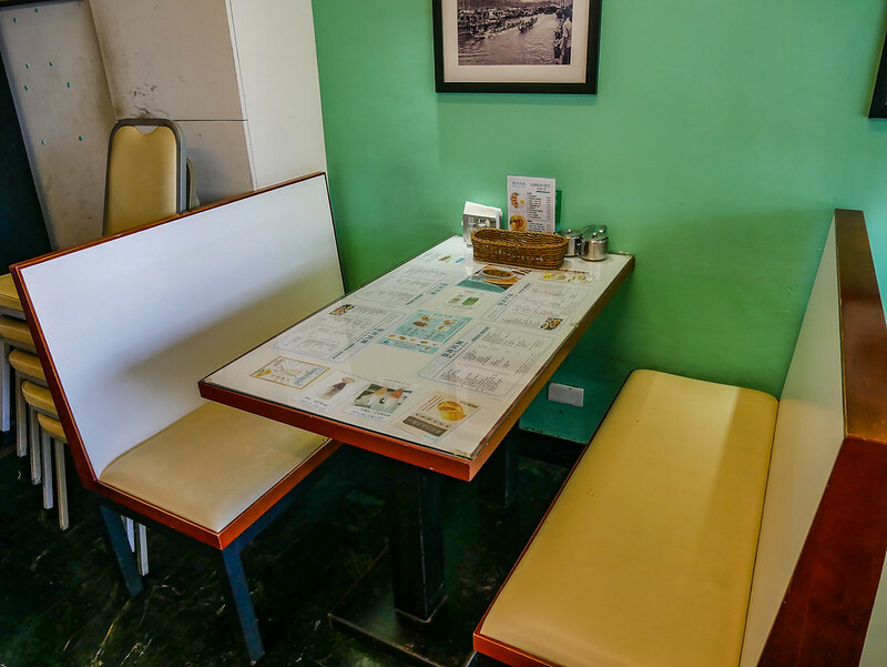 南京三民站港式茶餐廳！萬芳冰室正宗港式茶餐廳，必點生炸雞髀與忌廉溝鮮奶。