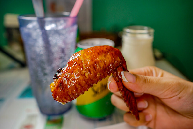 南京三民站港式茶餐廳！萬芳冰室正宗港式茶餐廳，必點生炸雞髀與忌廉溝鮮奶。