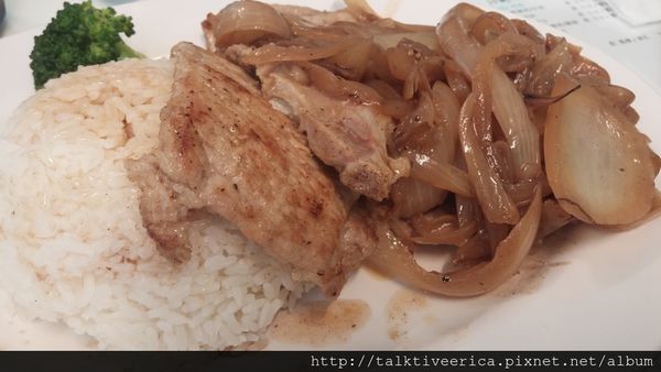 『呷』「捷運南京三民站」☆ 萬芳冰室 ☆ 香港茶餐廳豬排飯好好味