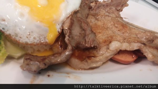 『呷』「捷運南京三民站」☆ 萬芳冰室 ☆ 香港茶餐廳豬排飯好好味