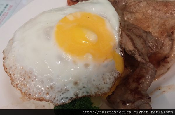 『呷』「捷運南京三民站」☆ 萬芳冰室 ☆ 香港茶餐廳豬排飯好好味