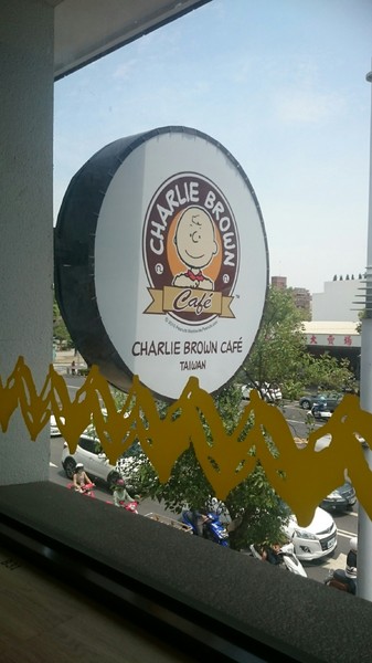 查理布朗咖啡CHARLIE BROWN CAFE TAIWAN：高雄~超好拍主題餐廳 查理布朗咖啡 CHARLIE BROWN CAFE TAIWAN~史奴比上菜囉~