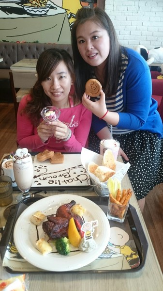 查理布朗咖啡CHARLIE BROWN CAFE TAIWAN：高雄~超好拍主題餐廳 查理布朗咖啡 CHARLIE BROWN CAFE TAIWAN~史奴比上菜囉~