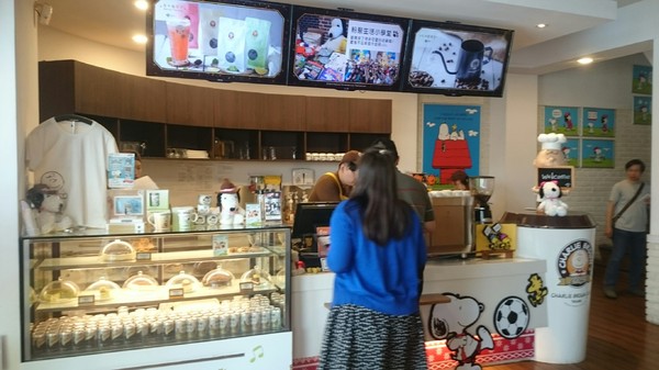 查理布朗咖啡CHARLIE BROWN CAFE TAIWAN：高雄~超好拍主題餐廳 查理布朗咖啡 CHARLIE BROWN CAFE TAIWAN~史奴比上菜囉~