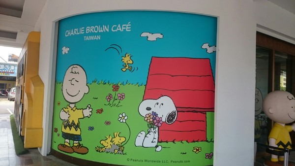 查理布朗咖啡CHARLIE BROWN CAFE TAIWAN：高雄~超好拍主題餐廳 查理布朗咖啡 CHARLIE BROWN CAFE TAIWAN~史奴比上菜囉~