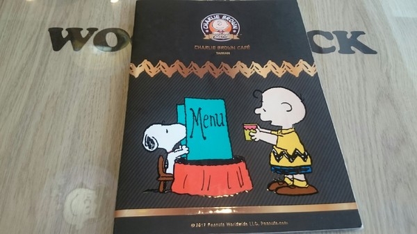 查理布朗咖啡CHARLIE BROWN CAFE TAIWAN：高雄~超好拍主題餐廳 查理布朗咖啡 CHARLIE BROWN CAFE TAIWAN~史奴比上菜囉~