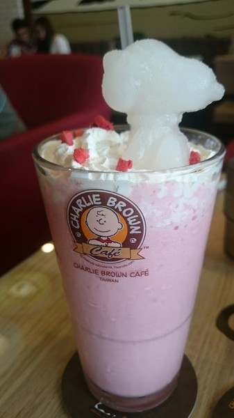 查理布朗咖啡CHARLIE BROWN CAFE TAIWAN：高雄~超好拍主題餐廳 查理布朗咖啡 CHARLIE BROWN CAFE TAIWAN~史奴比上菜囉~