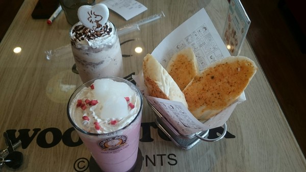 查理布朗咖啡CHARLIE BROWN CAFE TAIWAN：高雄~超好拍主題餐廳 查理布朗咖啡 CHARLIE BROWN CAFE TAIWAN~史奴比上菜囉~