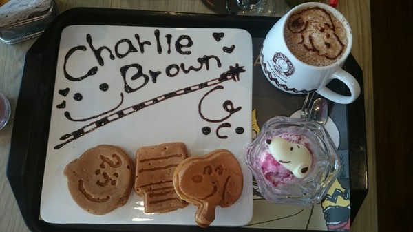 查理布朗咖啡CHARLIE BROWN CAFE TAIWAN：高雄~超好拍主題餐廳 查理布朗咖啡 CHARLIE BROWN CAFE TAIWAN~史奴比上菜囉~