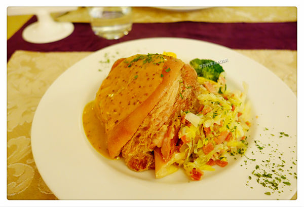 摩賽卡法式茶館 ~ 永康商圈法式茶館吃牛排/燉豬腳．喝好茶 - 捷運東門站