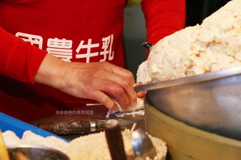 瑞芳美食『華記龍鳳腿』瑞芳美食廣場前的銅板小吃，買10送1超划算，菜單價位(台鐵瑞芳站)