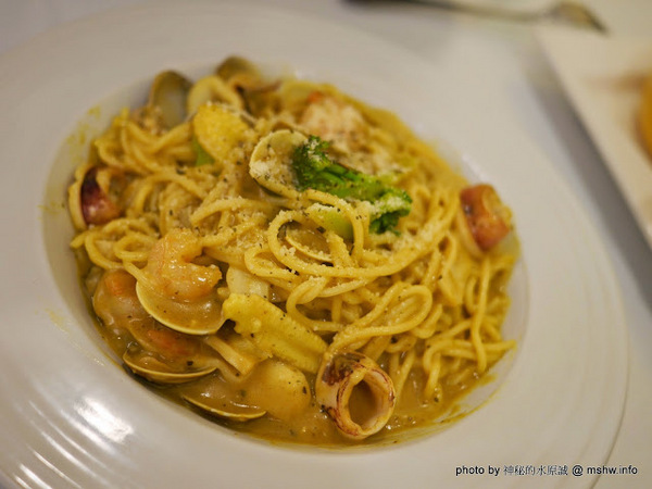 喵匠義式麵坊：【食記】台中喵匠義式麵坊@沙鹿捷運BRT靜宜大學 : 不只是可愛! 給你暖暖幸福的平價美味義式料理