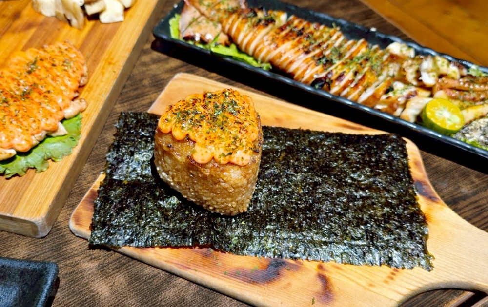 在地達人帶路!春花炭火串燒,日式氛圍,明太子串燒、嫩肩牛排,晚餐小酌的好去處!!