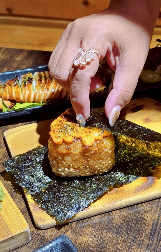 在地達人帶路!春花炭火串燒,日式氛圍,明太子串燒、嫩肩牛排,晚餐小酌的好去處!!