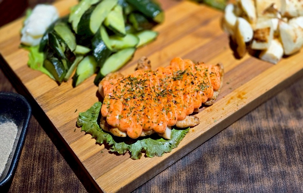 在地達人帶路!春花炭火串燒,日式氛圍,明太子串燒、嫩肩牛排,晚餐小酌的好去處!!