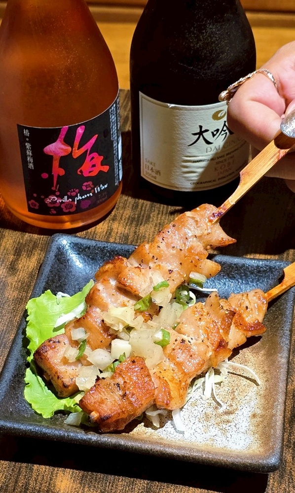 在地達人帶路!春花炭火串燒,日式氛圍,明太子串燒、嫩肩牛排,晚餐小酌的好去處!!