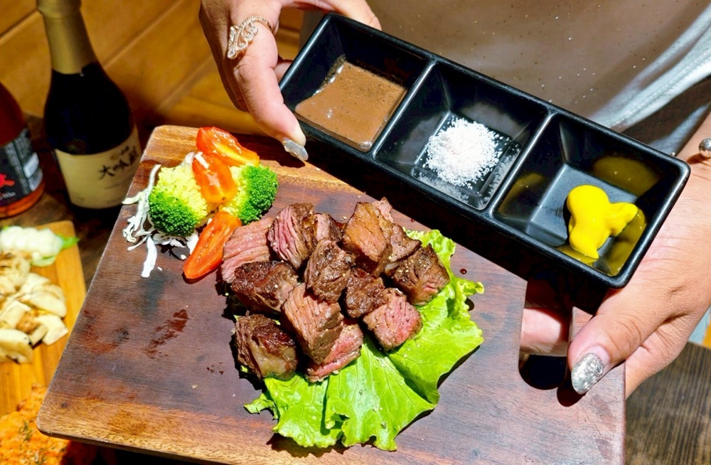 在地達人帶路!春花炭火串燒,日式氛圍,明太子串燒、嫩肩牛排,晚餐小酌的好去處!!