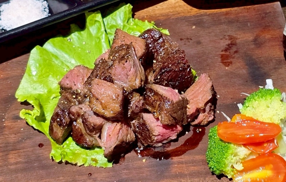 在地達人帶路!春花炭火串燒,日式氛圍,明太子串燒、嫩肩牛排,晚餐小酌的好去處!!