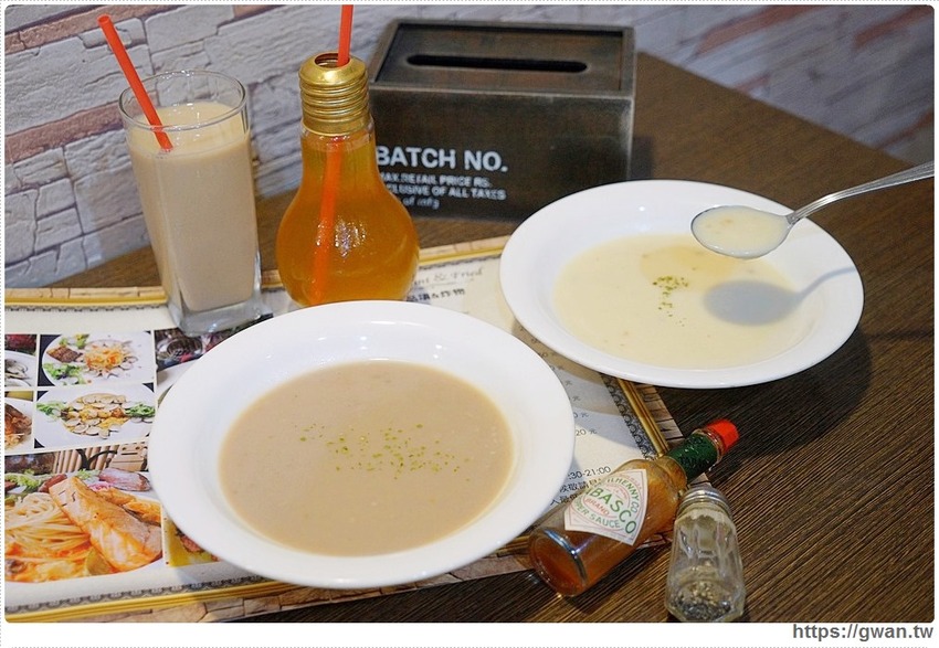 整尾魷魚霸氣蓋麵，還有中獎率很高的再來一碗半價～