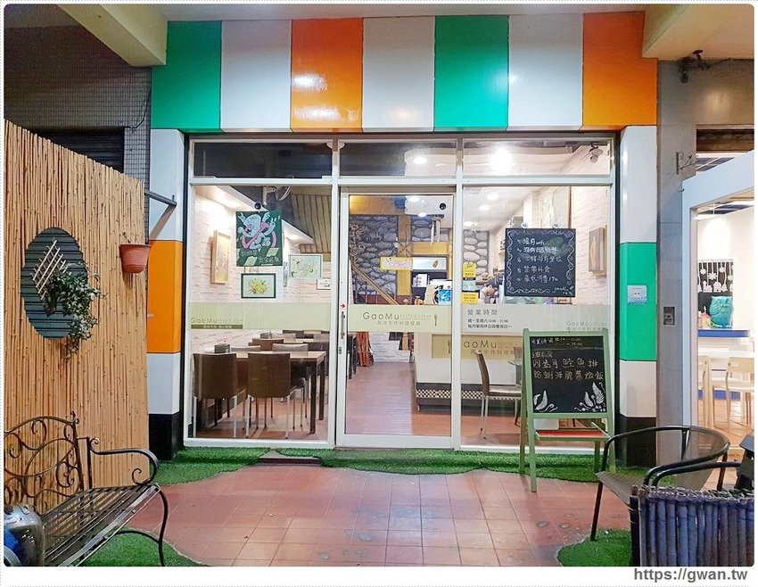 整尾魷魚霸氣蓋麵，還有中獎率很高的再來一碗半價～