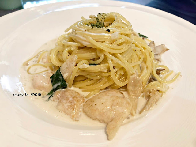 【台中 北區】高沐 Pasta&Steak 🍝位在科博館附近，網路聲浪超高，一致好評無雷的平價義式料理，實際走一遭後，我想我們夫妻倆的嘴巴有問題吧！！