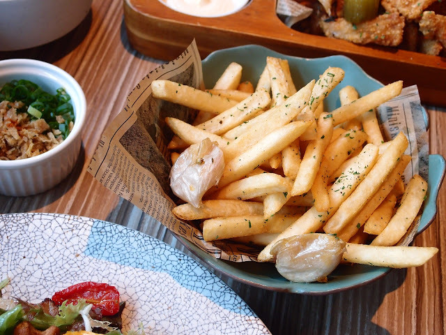 台北 ALLEZ BISTRO來酒館 午餐菜單 法國里昂花園沙拉 炸雞軟骨 薯條 綜合海鮮 墨魚 番紅花 炸雞 海膽燉飯嫩煎北海道干貝 焦糖布丁