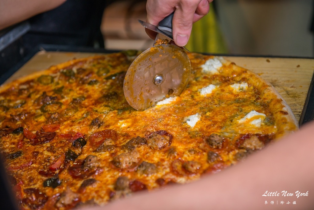 小紐約披薩Little New York~道地的美式靈魂,黃金比例麵皮耐人尋味!國父紀念館站美食推薦 - 麥仔の生活日記