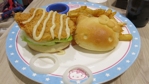 Hello Kitty餐廳：南紡夢時代~夢幻的Hello kitty餐廳