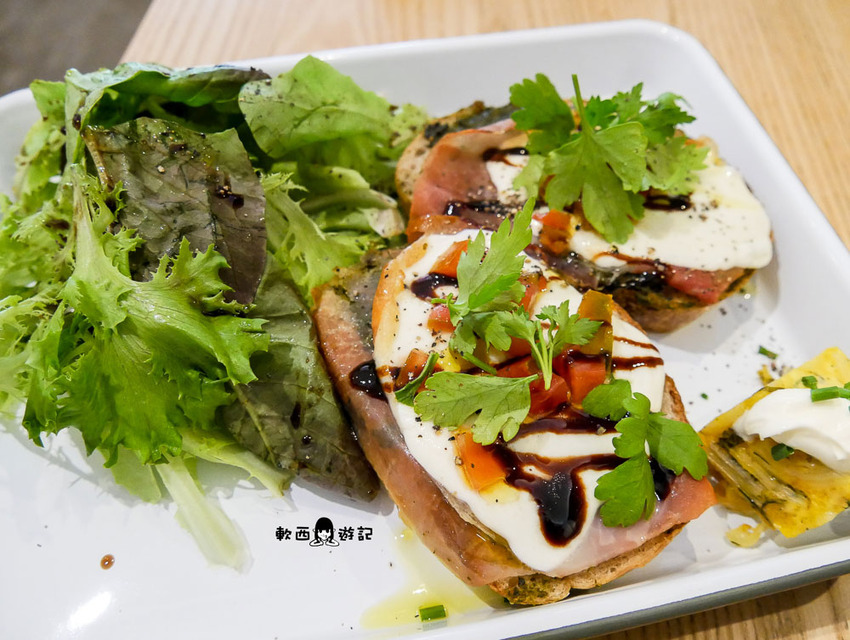 科技大樓站不限時咖啡廳推薦》Stoppage Time補時●超可愛方塊個人座位區 一個人來也可以! 免費插座/wifi 不限時咖啡廳推薦 台北不限時咖啡廳 - 軟西，遊記