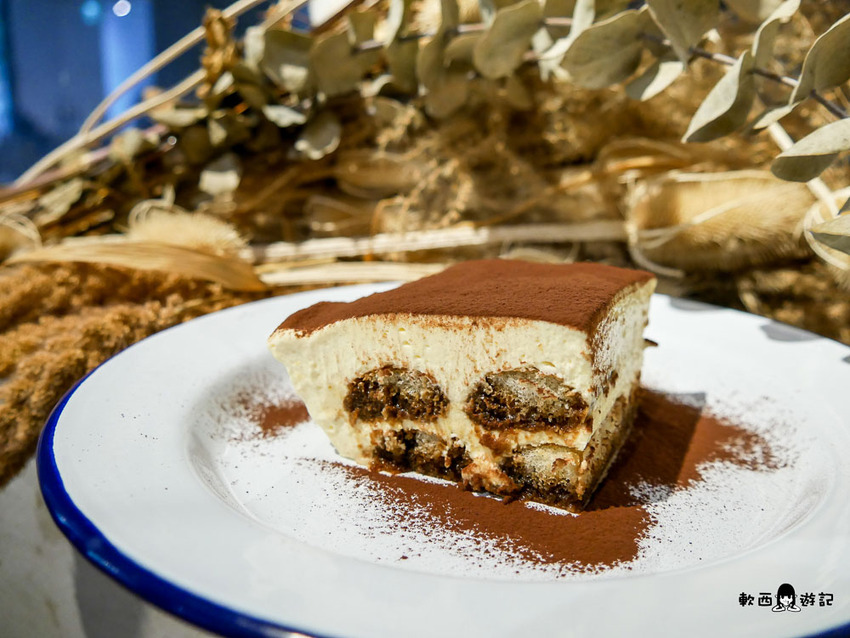 科技大樓站不限時咖啡廳推薦》Stoppage Time補時●超可愛方塊個人座位區 一個人來也可以! 免費插座/wifi 不限時咖啡廳推薦 台北不限時咖啡廳 - 軟西，遊記