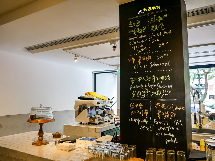 科技大樓站不限時咖啡廳推薦》Stoppage Time補時●超可愛方塊個人座位區 一個人來也可以! 免費插座/wifi 不限時咖啡廳推薦 台北不限時咖啡廳 - 軟西，遊記