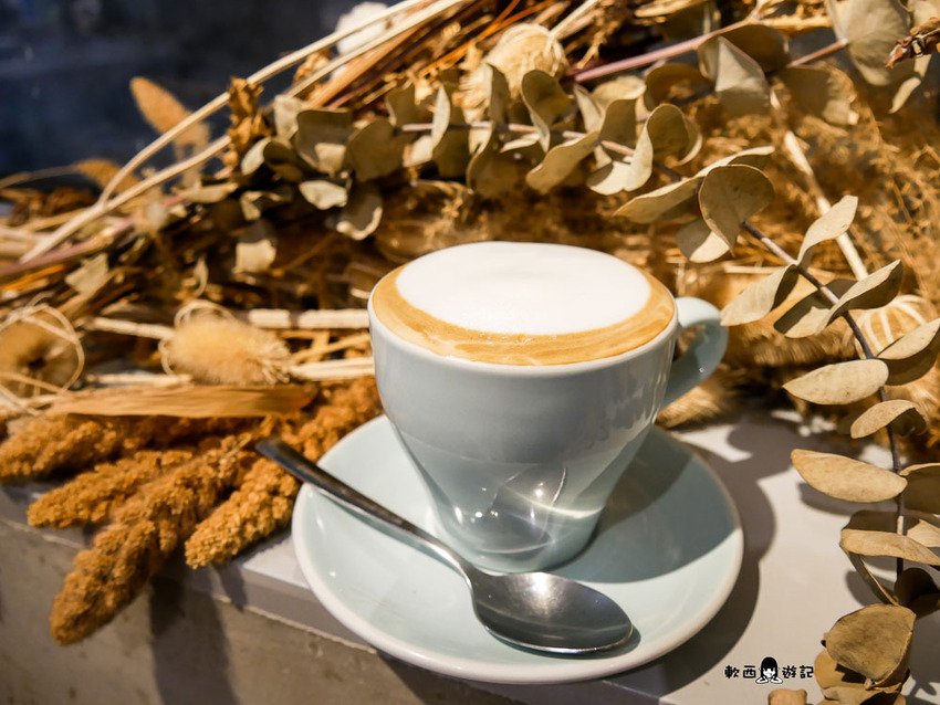 科技大樓站不限時咖啡廳推薦》Stoppage Time補時●超可愛方塊個人座位區 一個人來也可以! 免費插座/wifi 不限時咖啡廳推薦 台北不限時咖啡廳 - 軟西，遊記