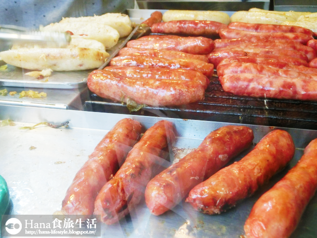 【台中西屯】百膳工房大腸包小腸 | 逢甲夜市人氣美食 料一層一層的堆疊 菜多實在 不重口味