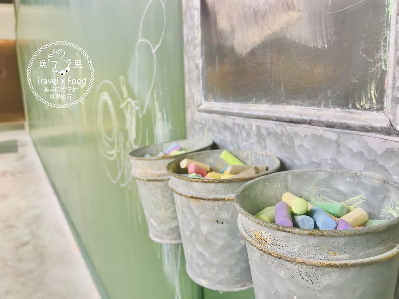 幸福時光 Happy Time 親子餐廳|百元DIY、舒適座椅、戶外鞦韆、兒童閱讀室,一起在叮叮車上共度美好親子時光 @魚兒 x 牽手明太子的「視」界旅行