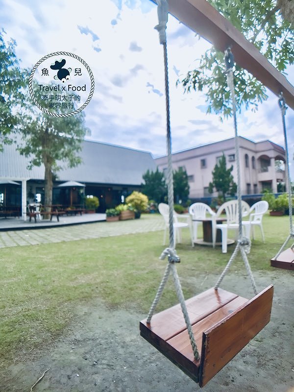 幸福時光 Happy Time 親子餐廳|百元DIY、舒適座椅、戶外鞦韆、兒童閱讀室,一起在叮叮車上共度美好親子時光 @魚兒 x 牽手明太子的「視」界旅行
