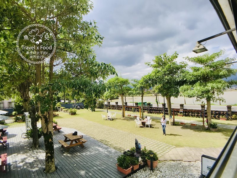 幸福時光 Happy Time 親子餐廳|百元DIY、舒適座椅、戶外鞦韆、兒童閱讀室,一起在叮叮車上共度美好親子時光 @魚兒 x 牽手明太子的「視」界旅行