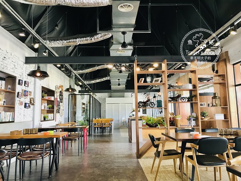 幸福時光 Happy Time 親子餐廳|百元DIY、舒適座椅、戶外鞦韆、兒童閱讀室,一起在叮叮車上共度美好親子時光 @魚兒 x 牽手明太子的「視」界旅行