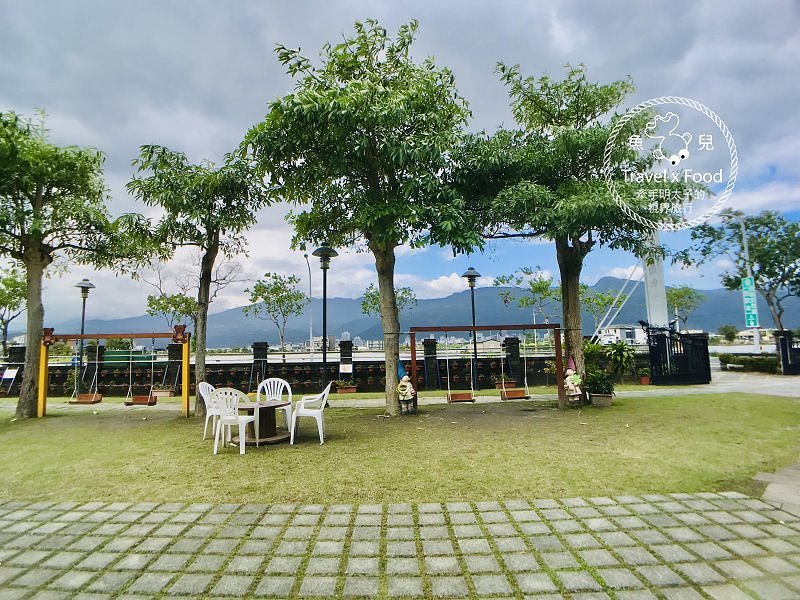 幸福時光 Happy Time 親子餐廳|百元DIY、舒適座椅、戶外鞦韆、兒童閱讀室,一起在叮叮車上共度美好親子時光 @魚兒 x 牽手明太子的「視」界旅行