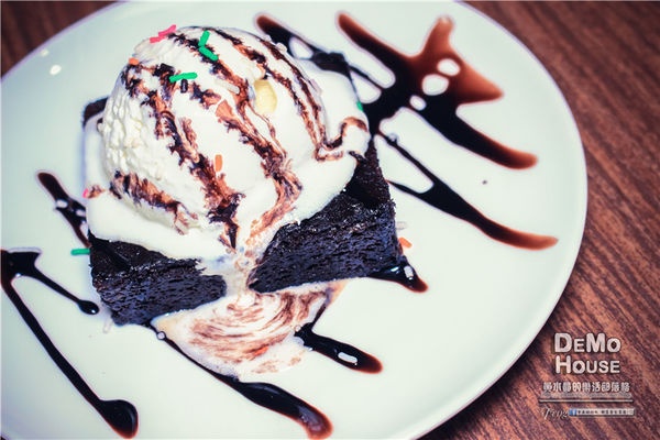 DEMO HOUSE早午餐-桃園市/桃園區(快帶您的毛小孩來共進餐點)