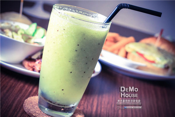 DEMO HOUSE早午餐-桃園市/桃園區(快帶您的毛小孩來共進餐點)