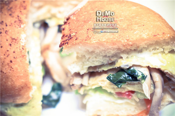 DEMO HOUSE早午餐-桃園市/桃園區(快帶您的毛小孩來共進餐點)