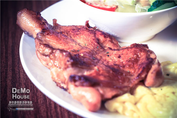 DEMO HOUSE早午餐-桃園市/桃園區(快帶您的毛小孩來共進餐點)