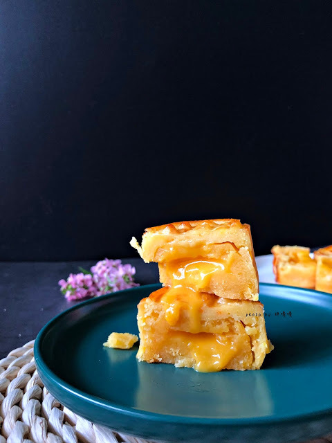 【台中 南屯】27 1/3 Cake house🎁中秋送禮新選擇，流心月餅，不用加熱，切開就是爆炸流心，價格也很合理，吃不到美心，這個也好推薦啊！！