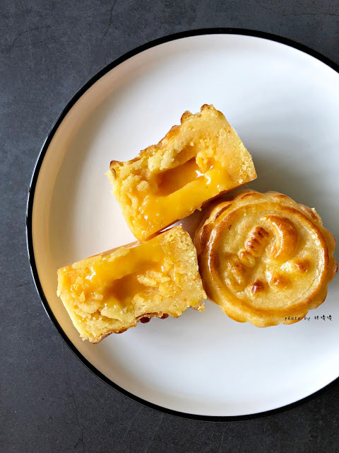 【台中 南屯】27 1/3 Cake house🎁中秋送禮新選擇，流心月餅，不用加熱，切開就是爆炸流心，價格也很合理，吃不到美心，這個也好推薦啊！！