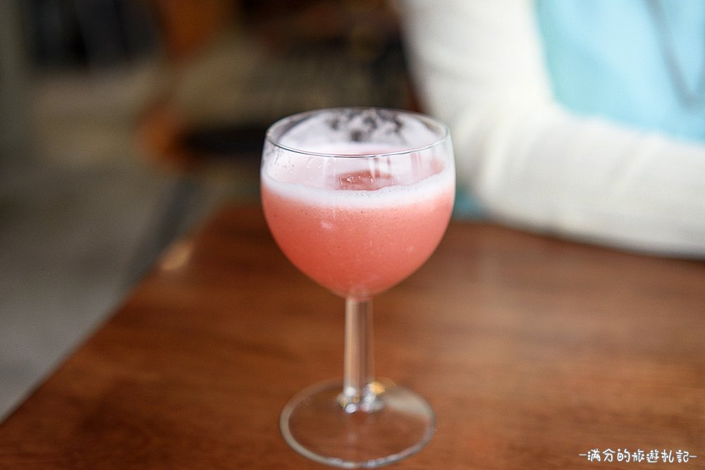 台中南屯美食》Café Muah 台中早午餐 份量十足拼盤 浪漫邂逅~被吻牆給強吻啦 - 滿分的旅遊札記